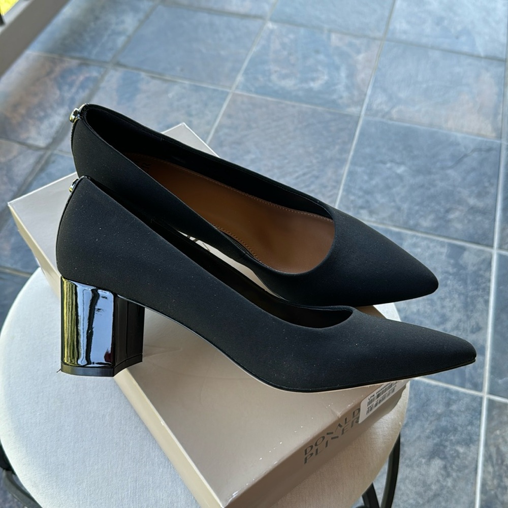 Closet clear out! 👠 Donald Pliner black fabric and patent pumps. Like new!